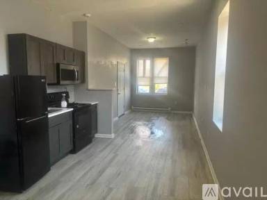 Main picture of 3200 W Arizona St