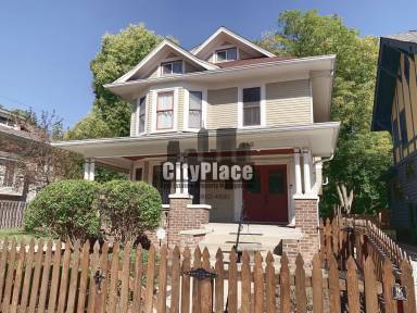 Main picture of 210 E 33rd St