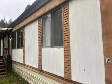 Main picture of 32050 N Umpqua Hwy