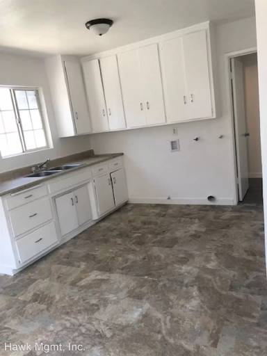 Main picture of 1331 1/2 W 106th St