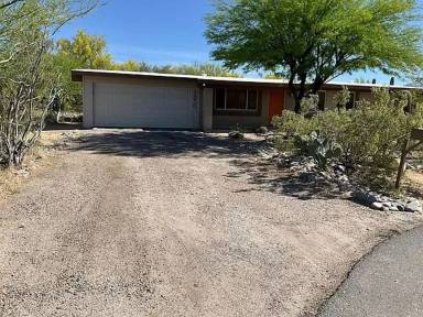 Main picture of 2830 W Via Hacienda