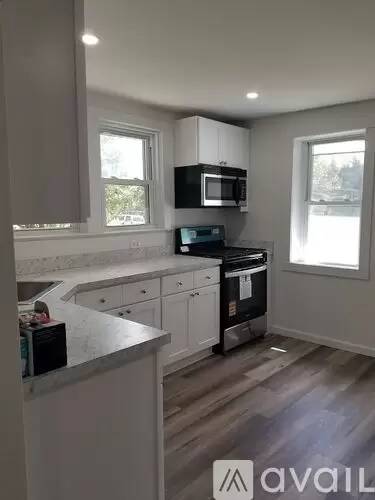 Main picture of 305 Russell Ave