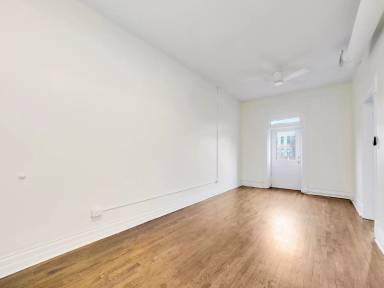 Main picture of 1359 N Wells St