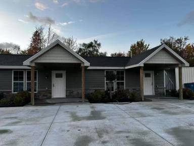Main picture of 9096 Southwestern Blvd