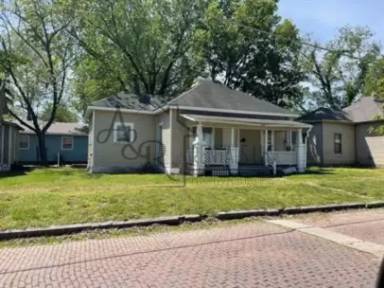 Main picture of 309 W 1st St