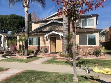 Main picture of 127 E Brookdale Pl