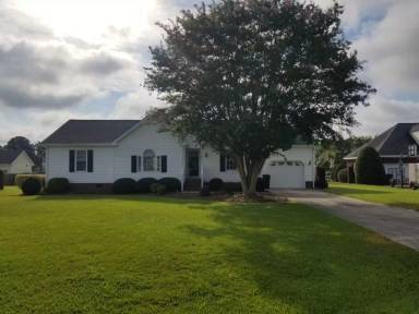 Main picture of 102 Shamrock Rd