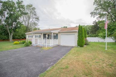 Main picture of 3275 Maryvale Dr