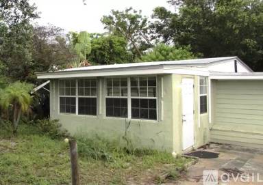 Main picture of 1775 NE Dixie Hwy
