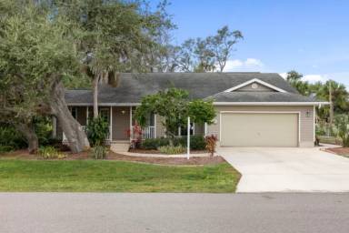 Main picture of 2095 Tinker St