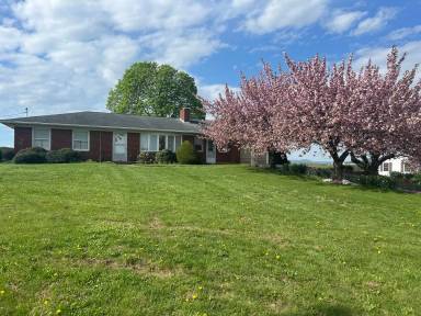Main picture of 824 Kauffman Rd W