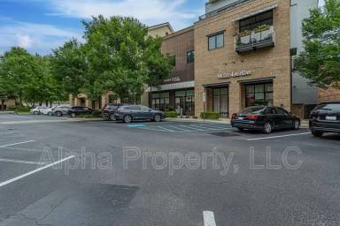 Main picture of 500 E McBee Ave