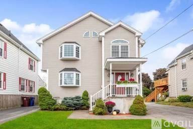 Main picture of 34 Davis St