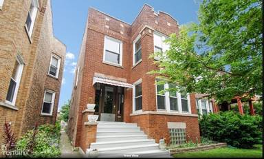 Main picture of 4739 N Lowell Ave