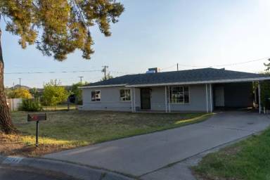 Main picture of 1018 E Belmont Ave