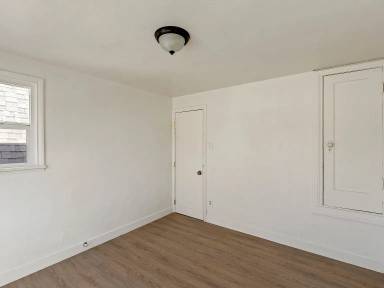 Main picture of 272 W 9th St