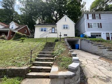 Main picture of 1608 Main St SW