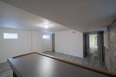 Main picture of 323 1/2 11th Street NE