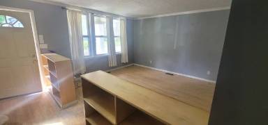 Main picture of 820 E 9th St