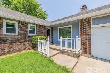Main picture of 430 N Persimmon Dr