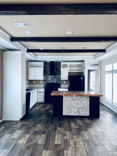 Main picture of 18683 Tree Top Ln