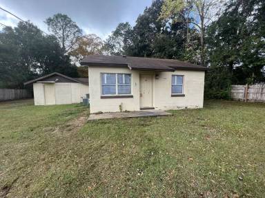 Main picture of 9311 Waring Rd