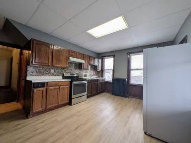 Main picture of 212 S Front St