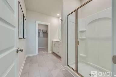 Main picture of 728 Mickelson Way