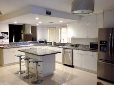 Main picture of 1990 Brickell Ave