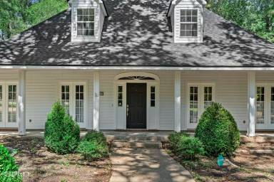 Main picture of 4005 Wisteria Ln