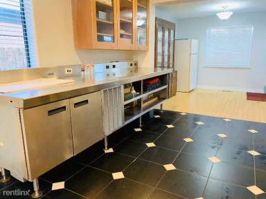 Main picture of 2825 Quebec St