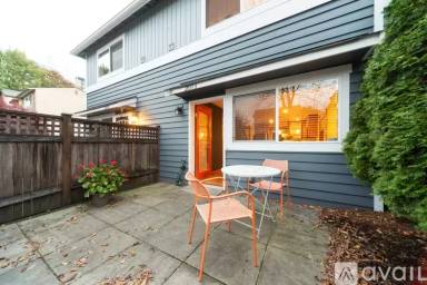 Main picture of 2031 S Main St