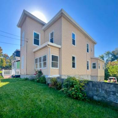Main picture of 74 Oak St