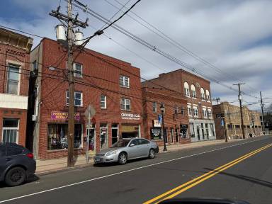 Main picture of 35 W Main St