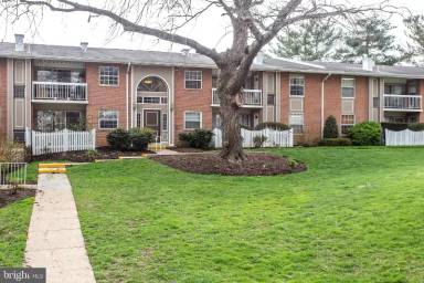 Main picture of 1944 Kennedy Dr