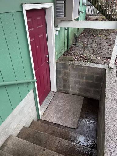 Main picture of 208 W 2nd St