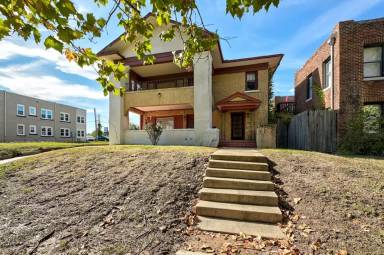 Main picture of 2417 N Robinson Ave