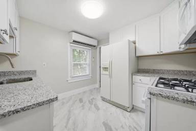 Main picture of 609 Baldwin Ave