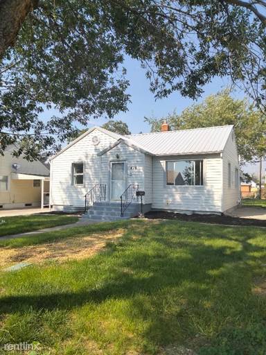 Main picture of 416 14th Ave N