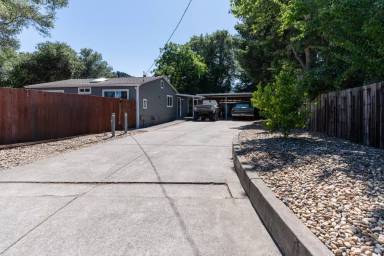 Main picture of 300 Ioli Ranch Cir