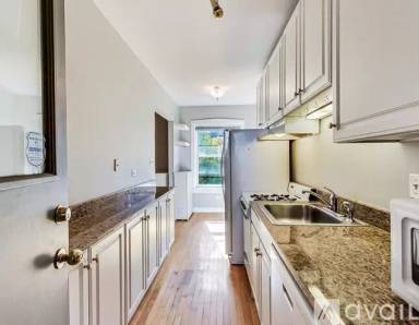 Main picture of 1020 W Barry Ave