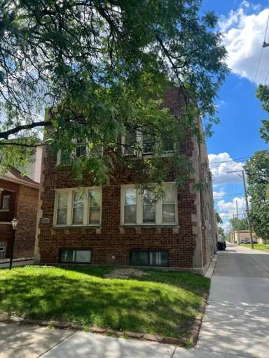 Main picture of 1615 E 83rd Pl