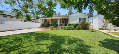 Main picture of 1353 N Catalina St