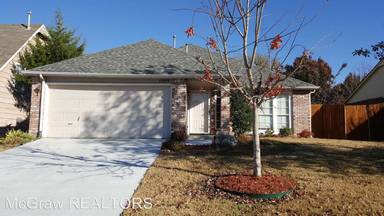 Main picture of 11009 S Oak Ave