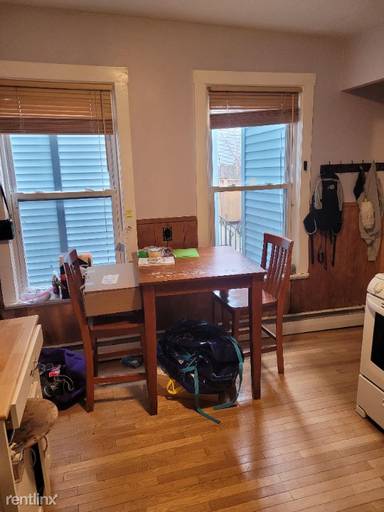 Main picture of 256 Summer St