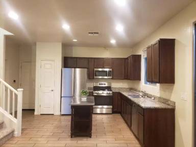Main picture of 5750 W Raymond St