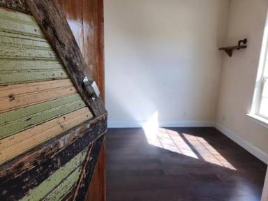 Main picture of 1206 Kyle Ln