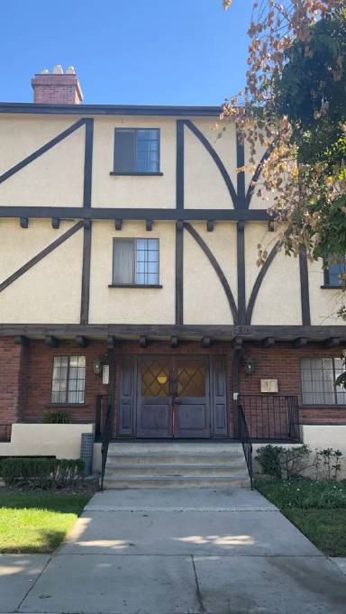 Main picture of 210 N Belmont St