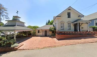 Main picture of 118 Cottage St