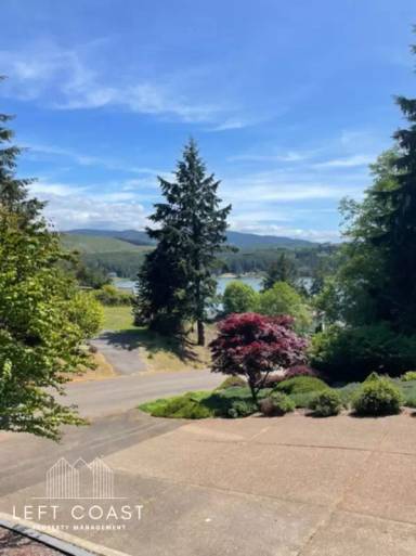 Main picture of 1545 NE Regatta Way